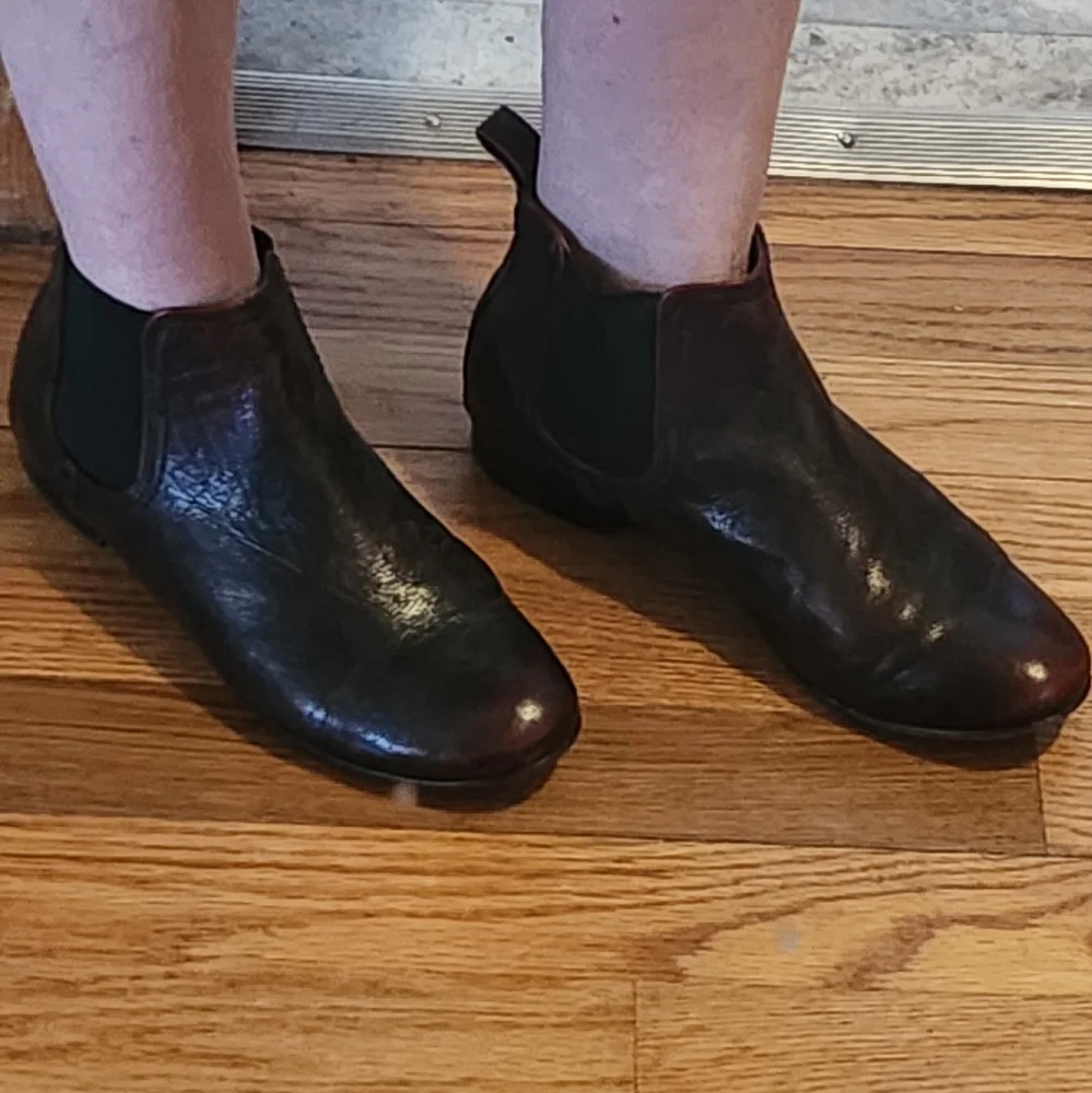 Frye Jillian Chelsea Leather Ankle Booties Size 6M